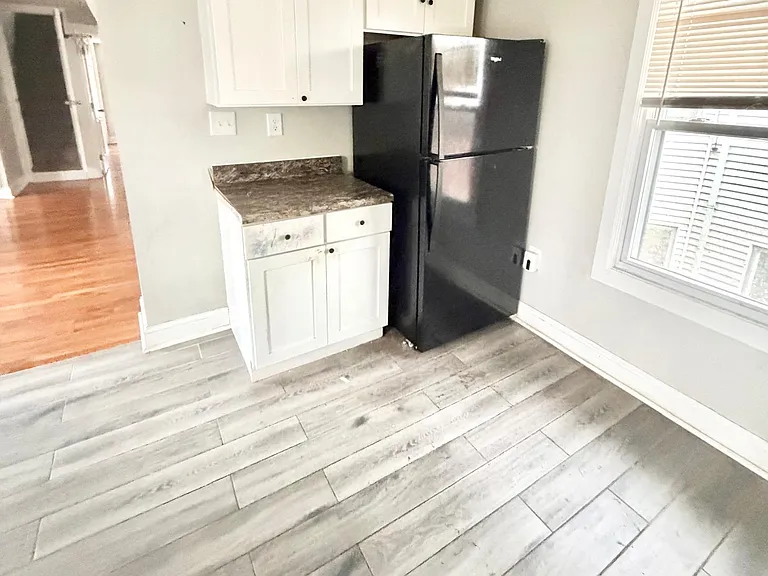691 Elm St #2 — Photo 2
