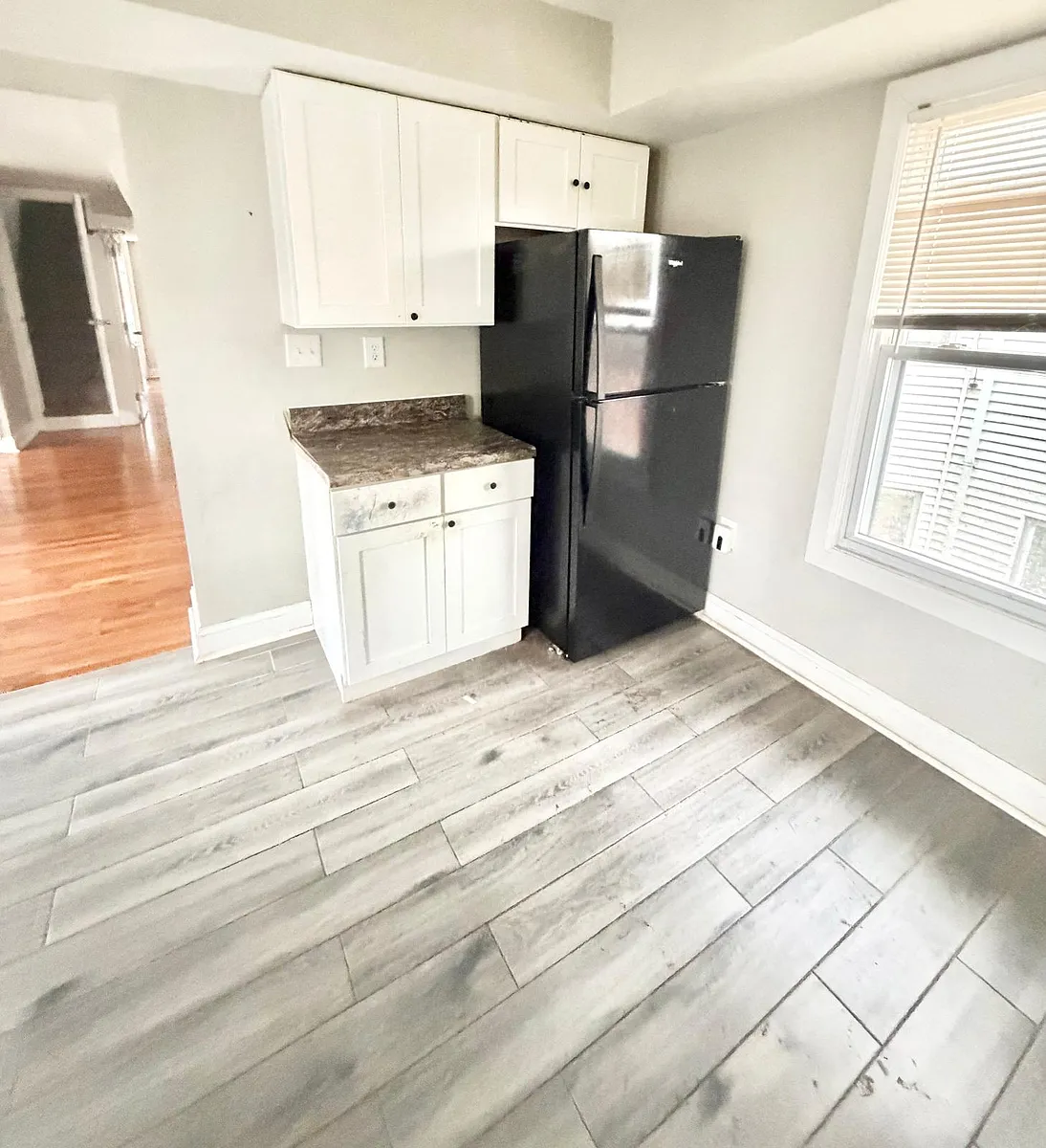Building Photo - 691 Elm St #2