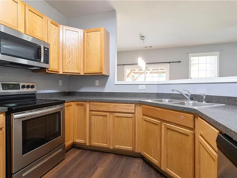 1126 Treymont Ln — Photo 9