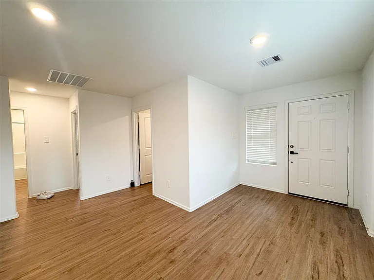 1411 Las Cuevas Dr — Photo 4