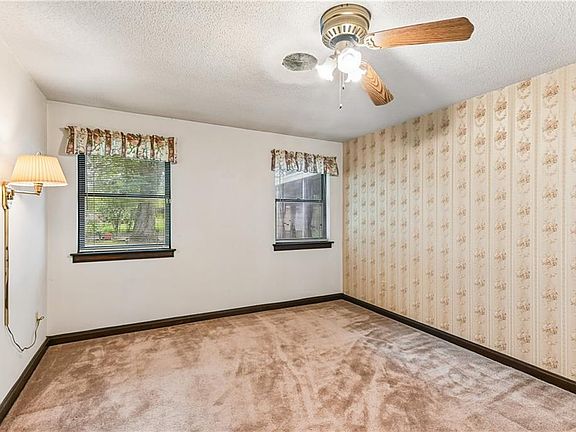 5th image of 409 Oak Ave