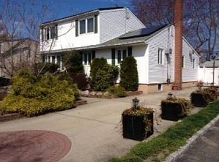 225 Heathcote Rd, Lindenhurst, NY 11757