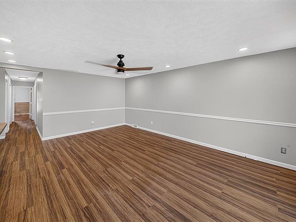 3rd image of 1629 Chapel Ln