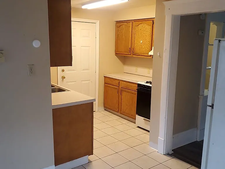 275 New Hancock St #4 — Photo 6