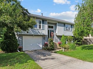 93 Midvale Ave, Cranston, RI 02920