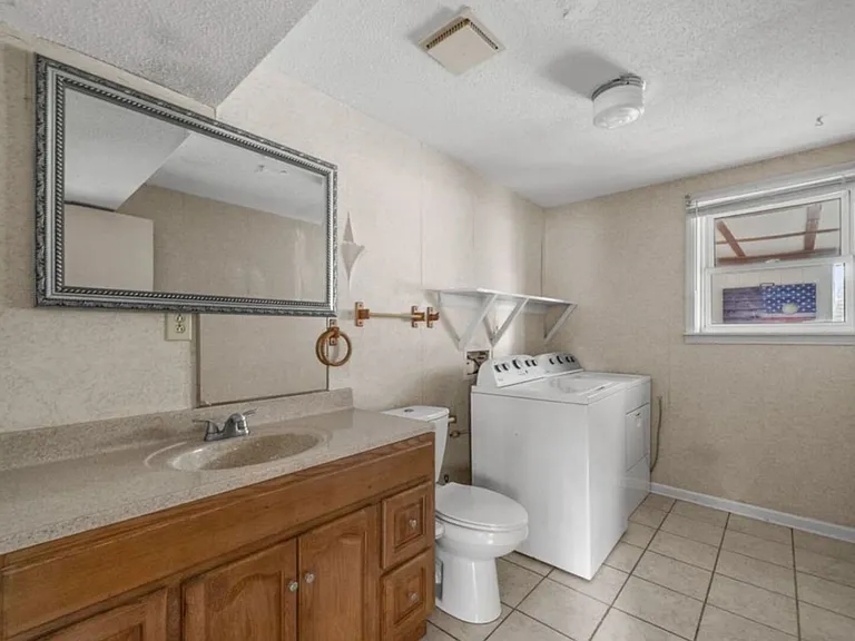 Bancroft Dr — Photo 21