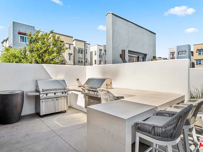 720 Grace Ave — Photo 30