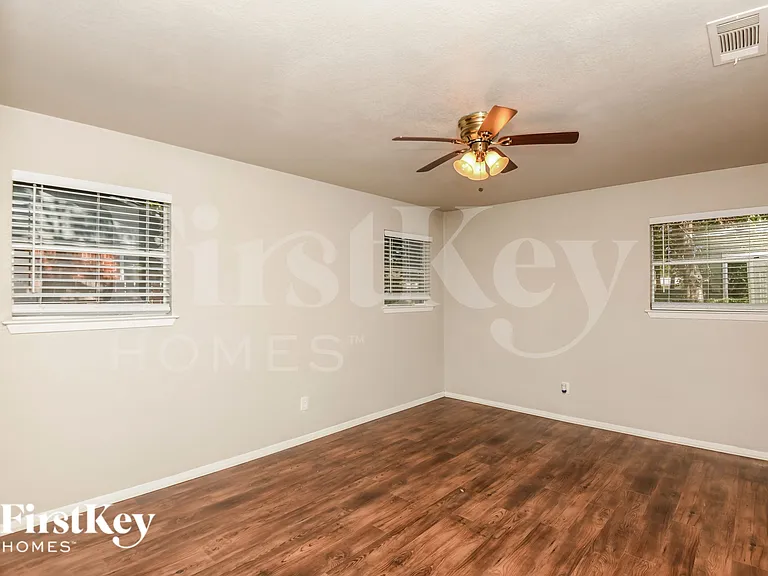 600 NW Chisholm Rd — Photo 7