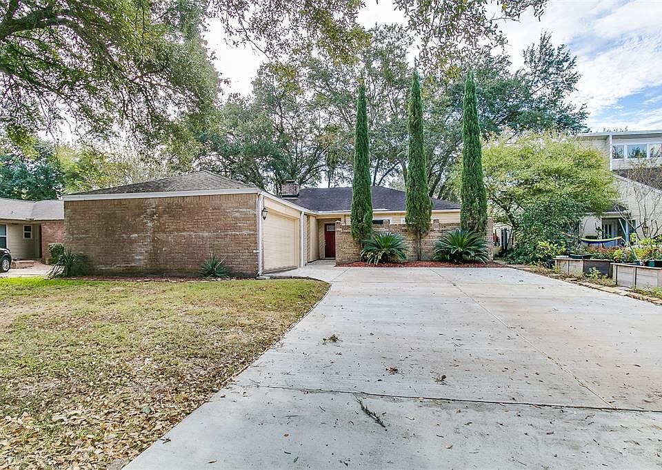 1st image of 13835 Oakwood Ln