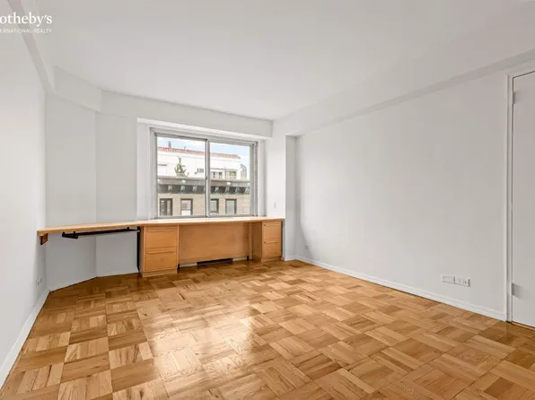 60 Riverside Drive image 15 of 15