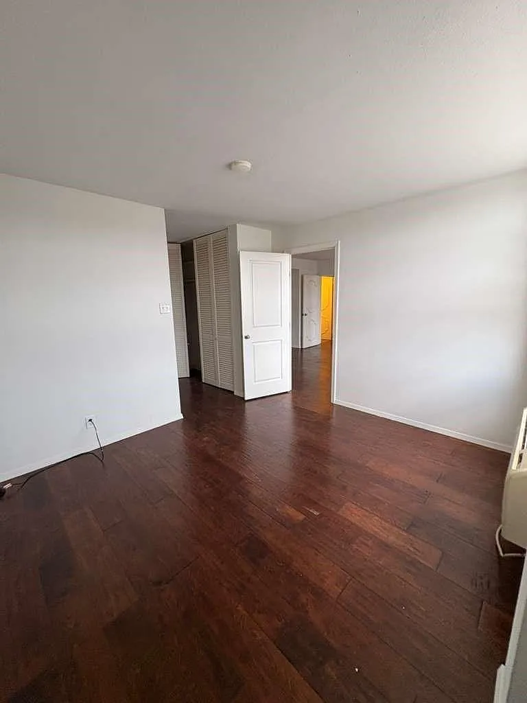 2 bed, 2.0 bath, 870 sqft, $800 — Photo 2