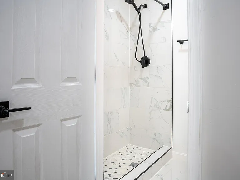 42243 Canary Grass Sq — Photo 72