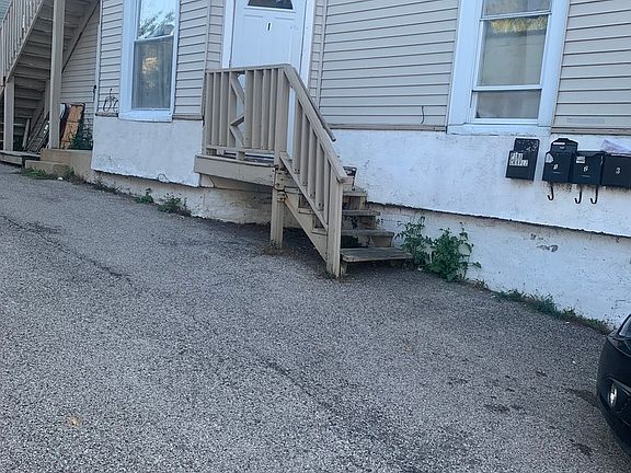 4th image of 613 Washington St