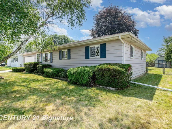 225 Johnson St, Freeland, MI 48623