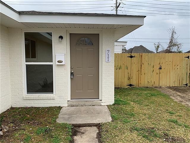 1st image of 711 Hickory Ave
