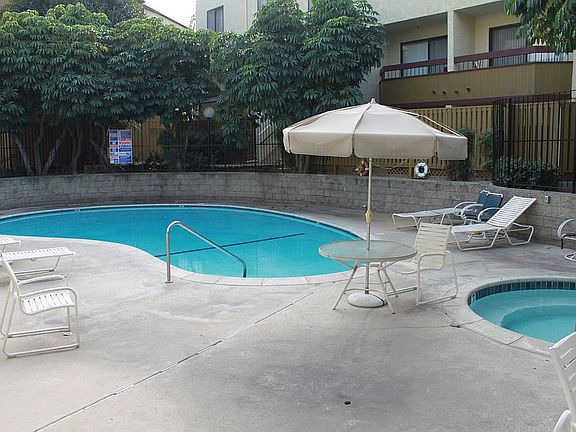 5th image of 1016 S Marengo Ave Unit 6