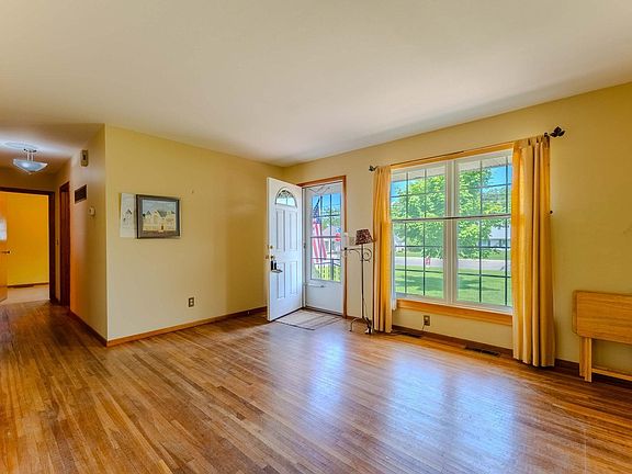 3rd image of 1062 Alber St