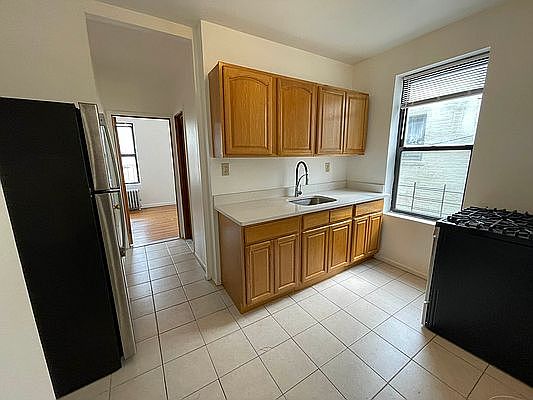 2nd image of 2143 27th St #4