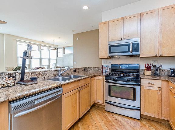 3rd image of 3113 W Lawrence Ave APT C202
