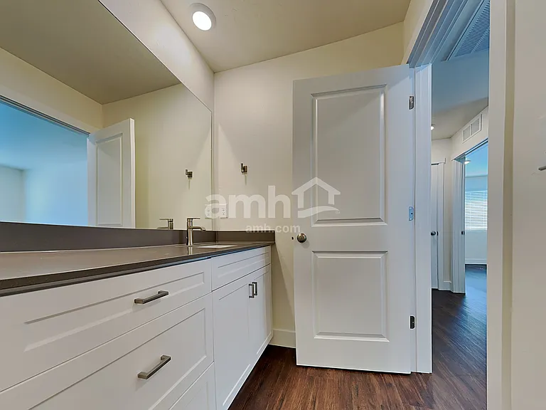 955 Moorside Ave — Photo 13
