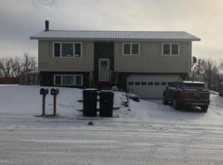 270 Tabor Dr, Killdeer, ND 58640