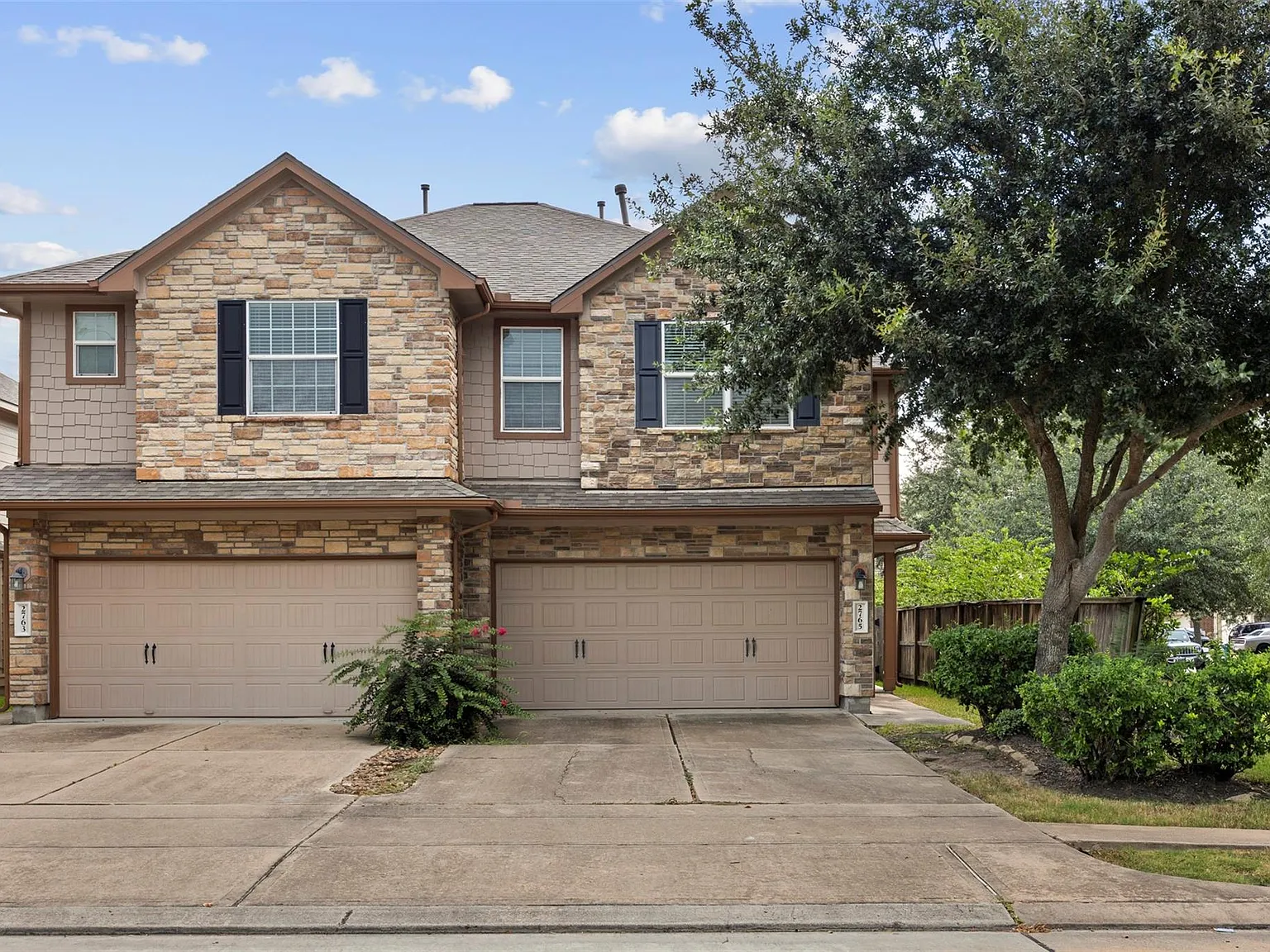 3 bed, 2.5 bath, 1497 sqft, $1,995 — Photo 2