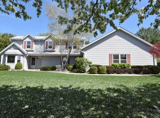 1451 Meadowcreek Ct, Pewaukee, WI 53072