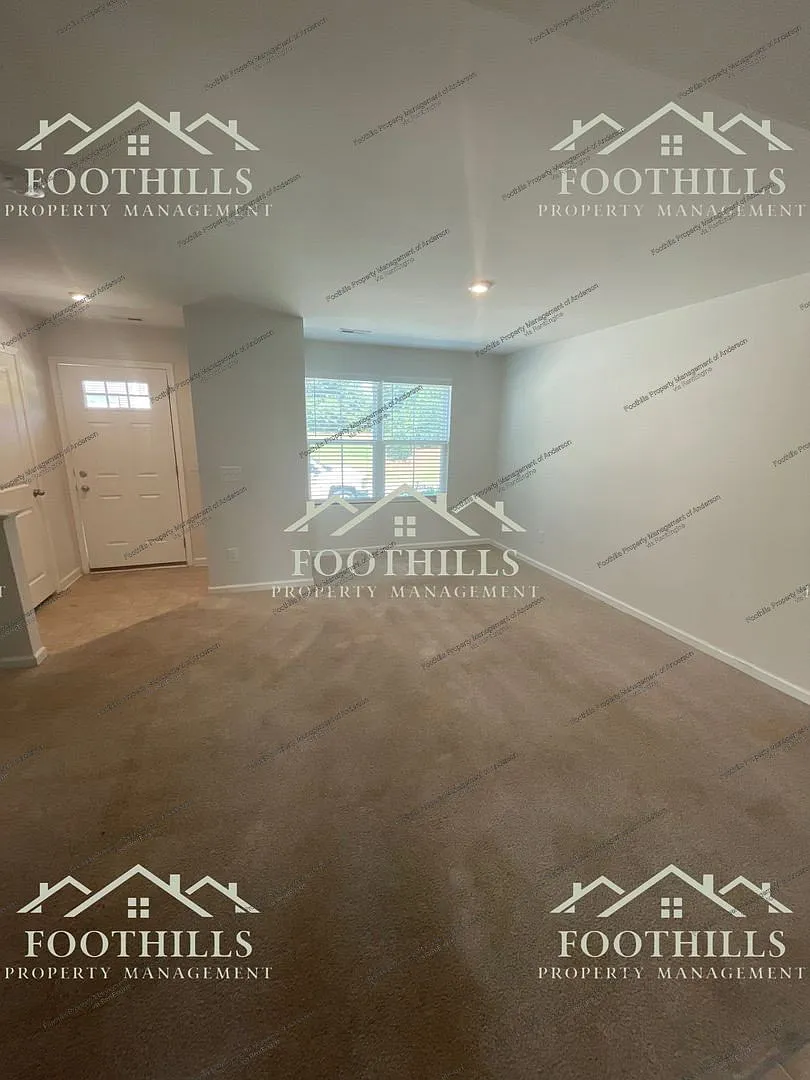 3 bed, 2.5 bath, 1232 sqft, $1,795 — Photo 2