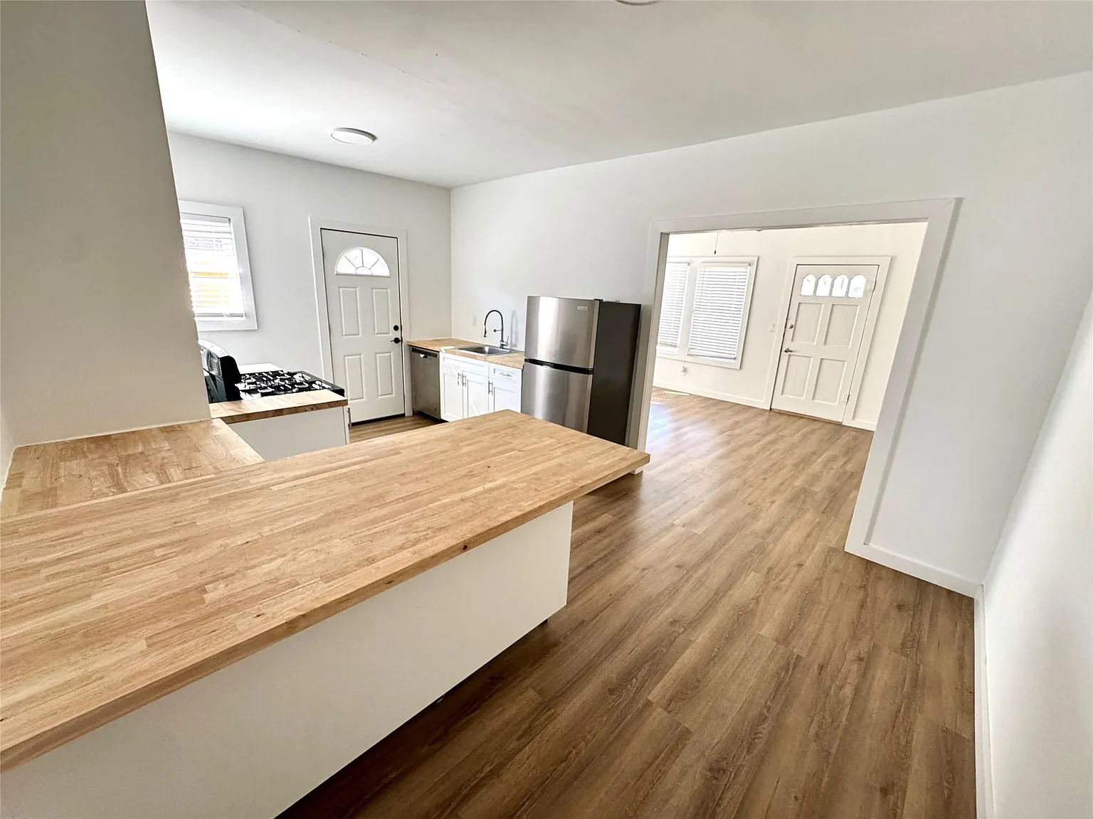 2 bed, 1.0 bath, 864 sqft, $1,250 — Photo 4