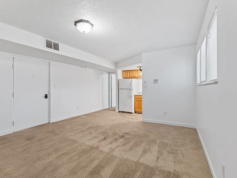 Balsam Avenue Apartments - The Courts — Photo 18
