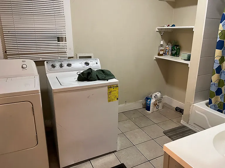 111 Hawthorne St #1 — Photo 7