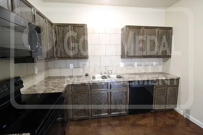 1809 Aztec Trce #A — Photo 6