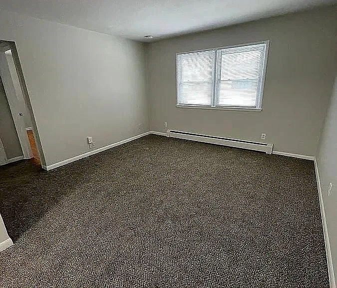 608 Knoll Dr - 608-04 — Photo 4