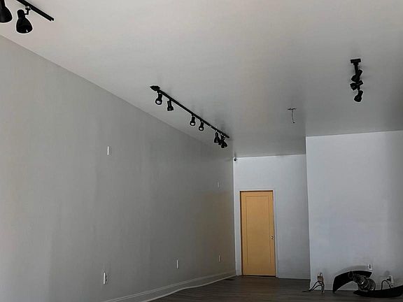 3rd image of 2121 E Chelten Ave