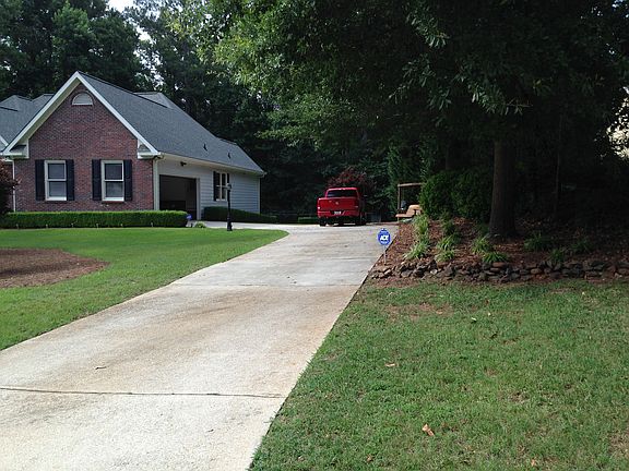 2nd image of 124 Bradford Pl