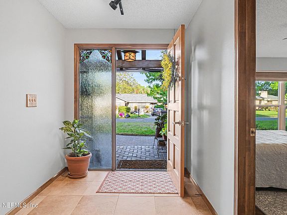 5th image of 5322 SECLUDED OAKS Lane