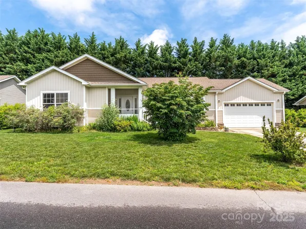 9 Farthings Dr, Arden, NC 28704