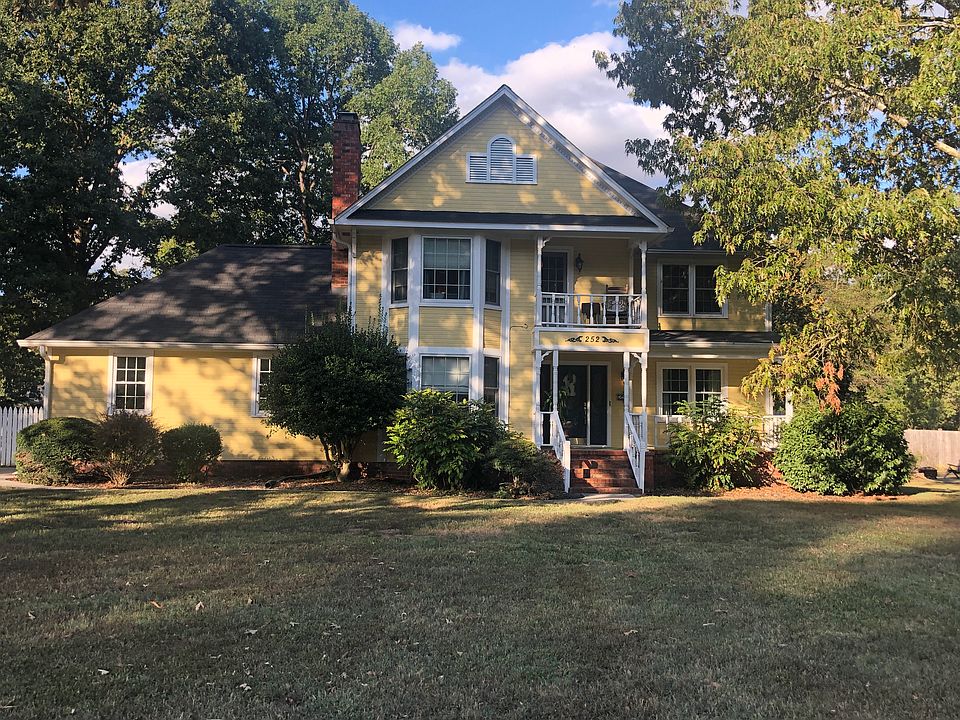 1st image of 252 Hidden Oaks Trl NE