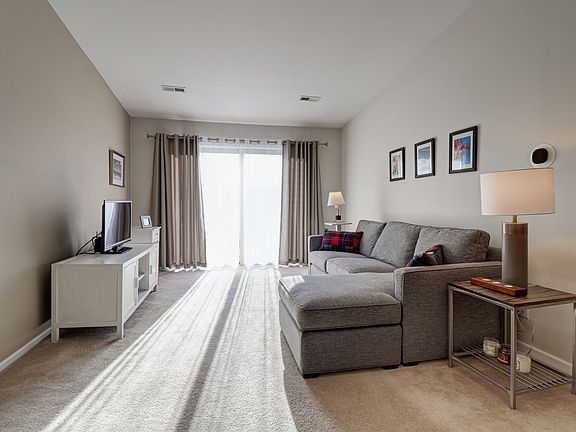 3rd image of 1501 Raymond Dr APT 201