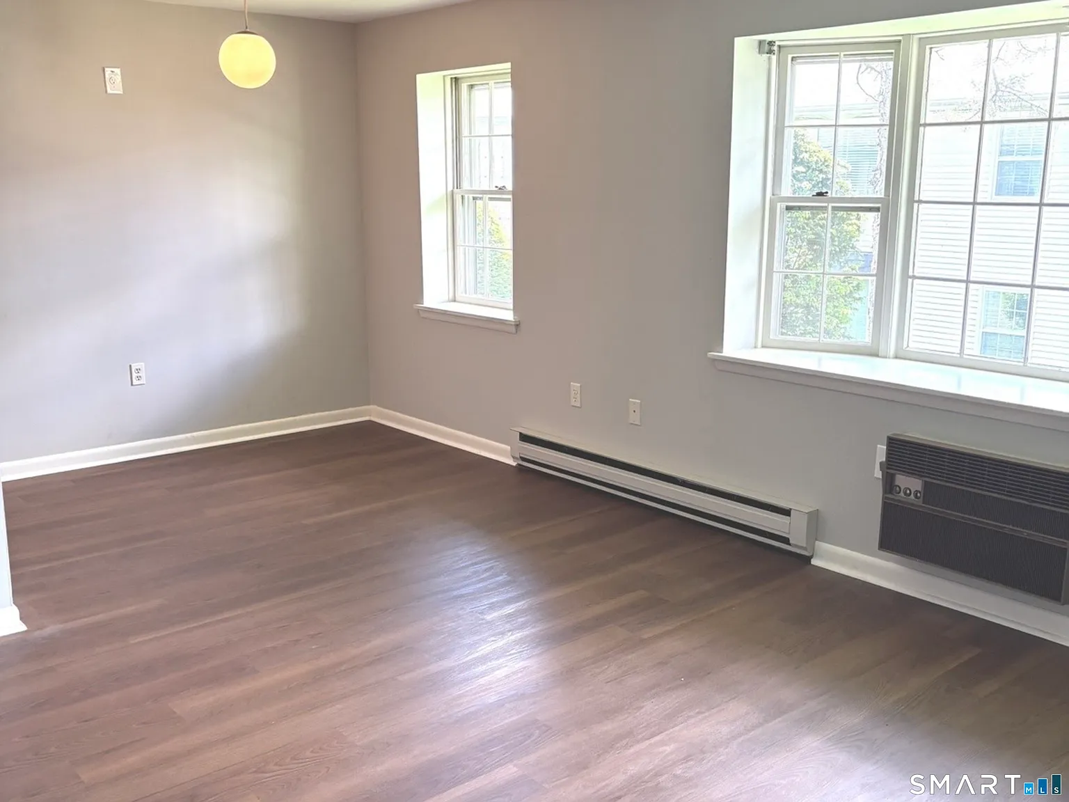 1 bed, 1.0 bath, 594 sqft, $1,600 — Photo 2