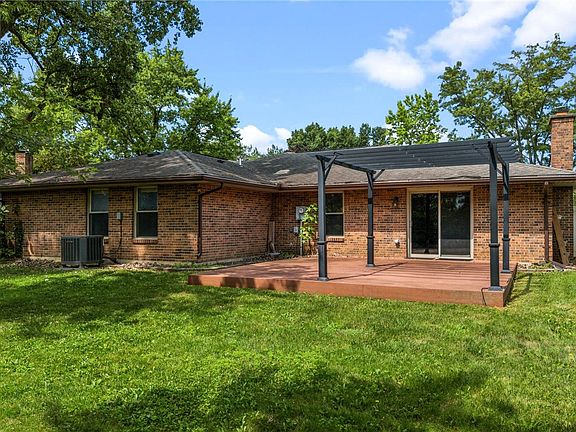 4th image of 5469 Woodgate Dr