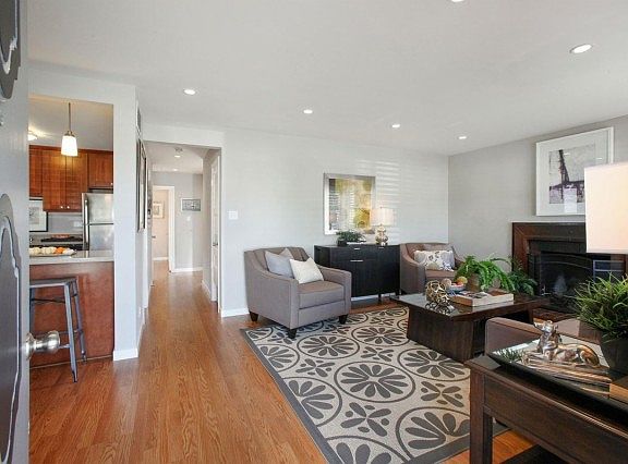 5th image of 43 Arlington Dr