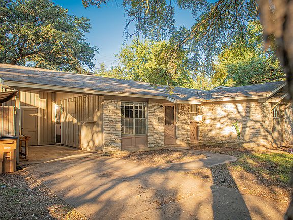 3rd image of 1904 Fair Oaks Dr