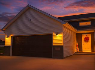 7015 Benji Ln, Horace, ND 58047