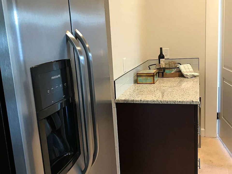 1st image of 703 1/2 W Bay St APT 4