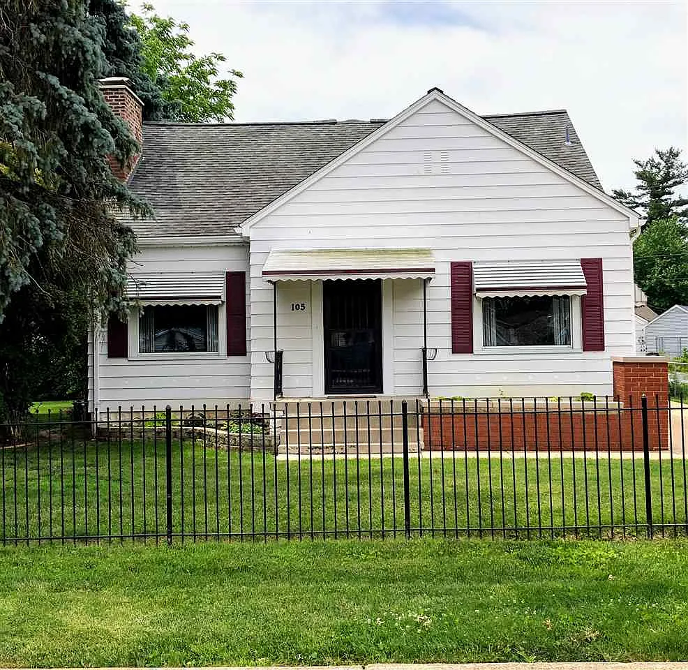 105 Birch St photo 1