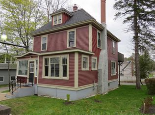 93 Dufferin St, Bridgewater, NS B4V2G4