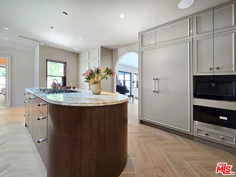2288 Coldwater Canyon Dr — Photo 23