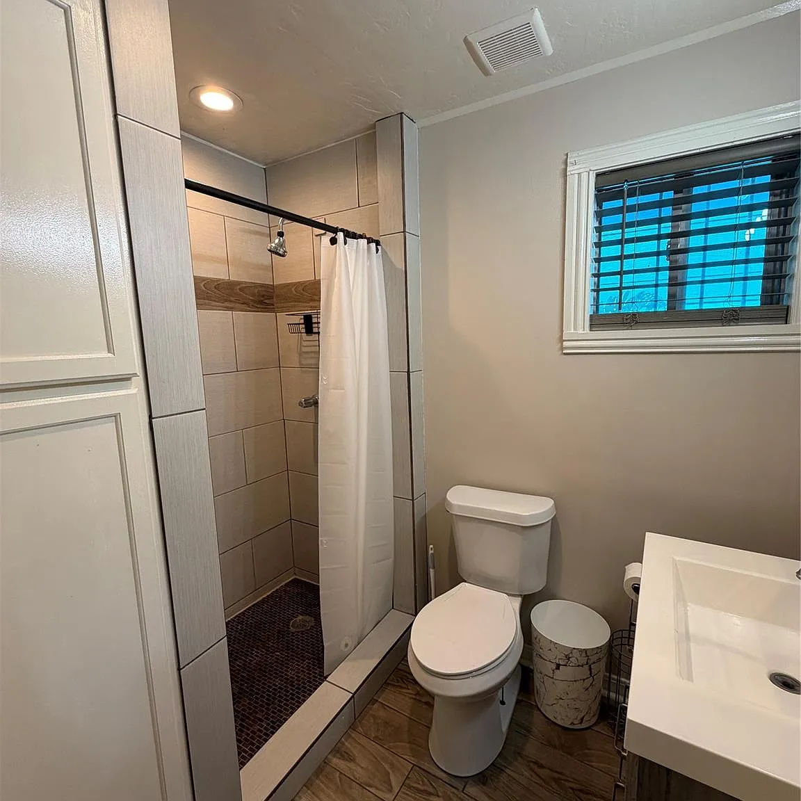 2 bed, 1.0 bath, $1,500 — Photo 4