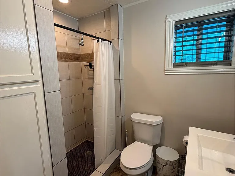 1516 Terry St — Photo 4